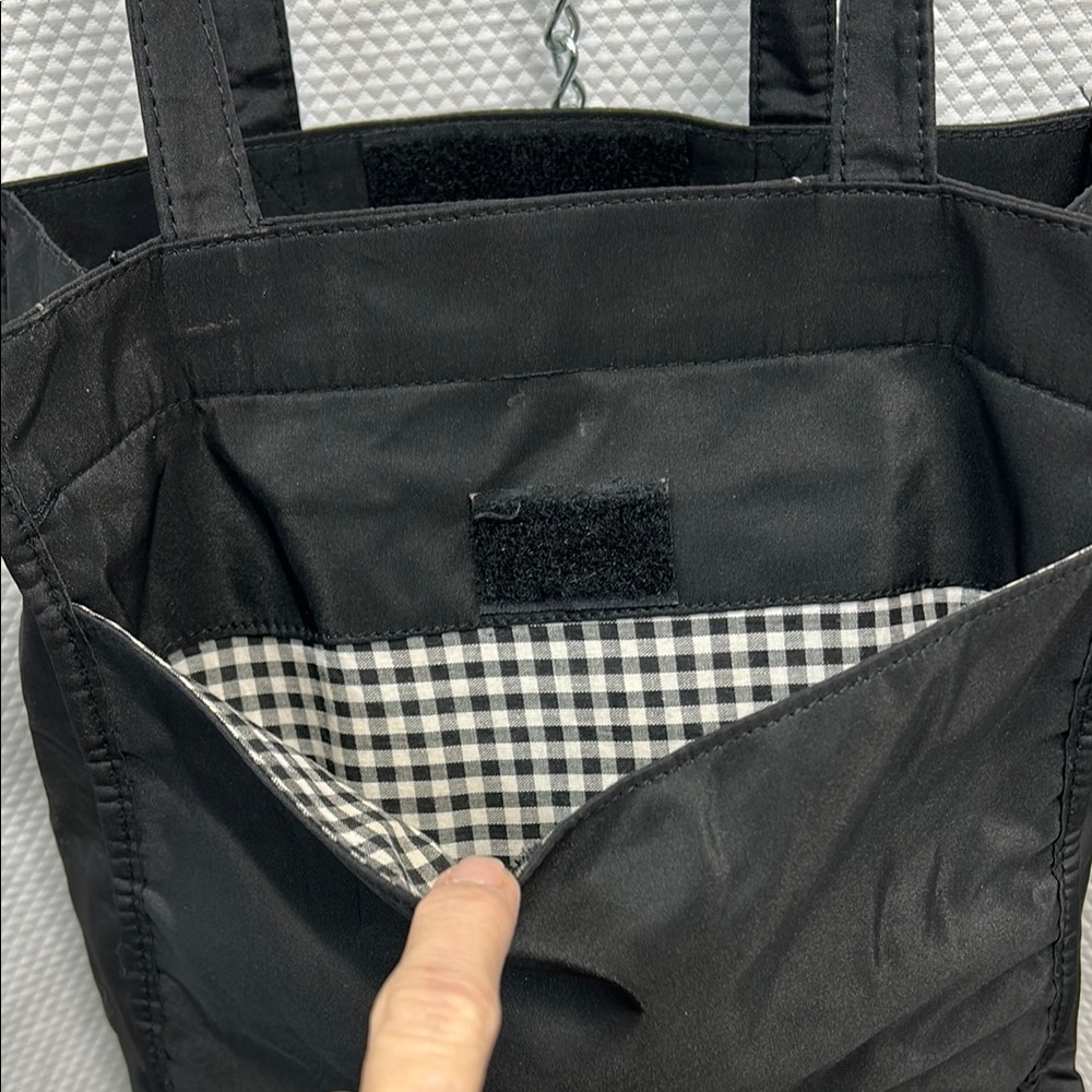 Black Tote Bag with White 'G' Logo - Picture 2 of 10